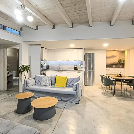 Charming Old Tannery House With Spacious Veranda And Stunning Sea View! La Canea